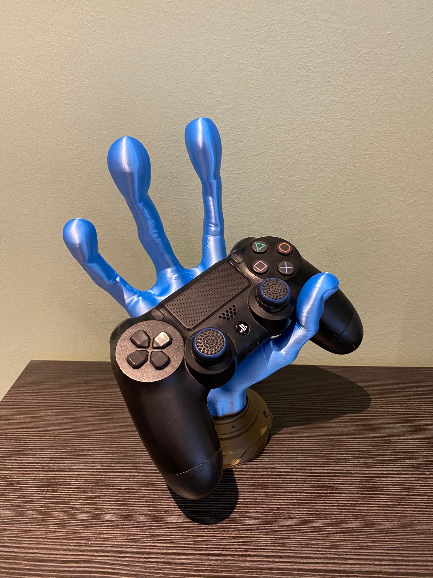 4-Finger Alien Hand Controller Halter