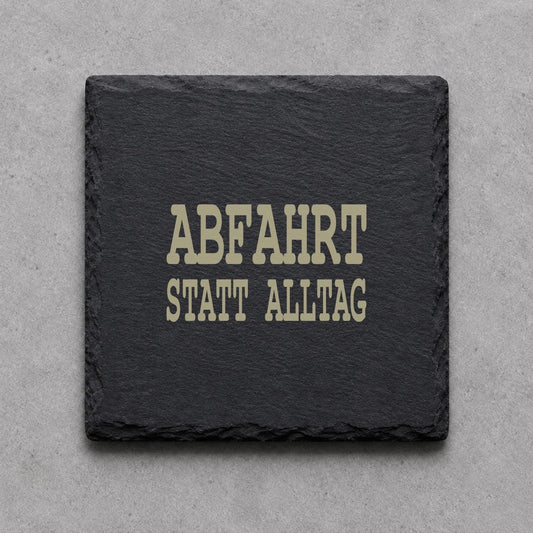 Schieferuntersetzer „Abfahrt statt Alltag“ – gravierter Spruch | Geschenk für Camper