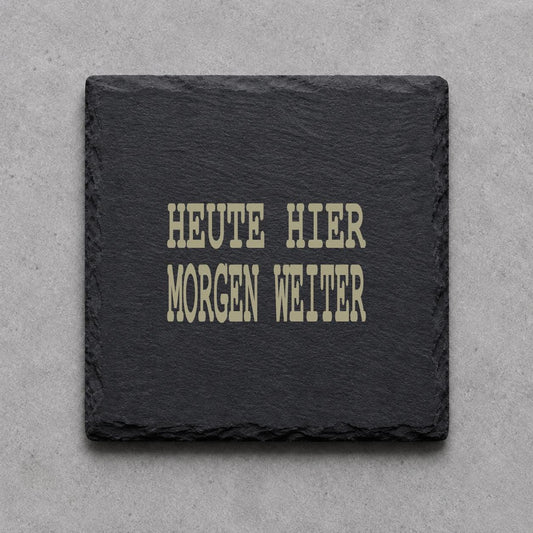 Schieferuntersetzer „Heute hier, morgen weiter“ – gravierter Spruch | Geschenk für Camper