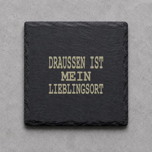 Schieferuntersetzer „Draußen ist mein Lieblingsort“ – gravierter Spruch | Geschenk für Camper