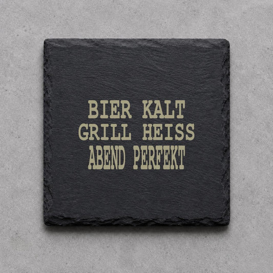 Schieferuntersetzer „Bier kalt, Grill heiß, Abend perfekt“ – gravierter Spruch | Geschenk für Grillfans