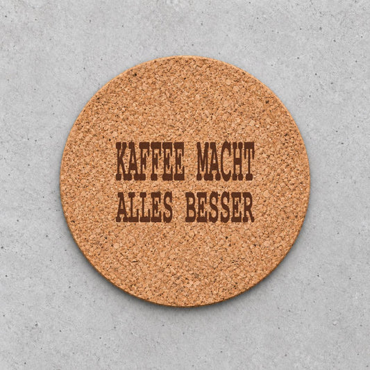 Korkuntersetzer „Kaffee macht alles besser“ – gravierter Spruch | Geschenk für Kaffeefans