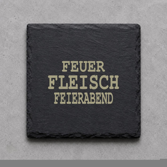 Schieferuntersetzer „Feuer, Fleisch, Feierabend“ – gravierter Spruch | Geschenk für Grillfans