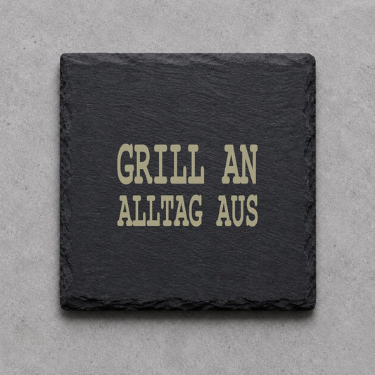 Schieferuntersetzer „Grill an, Alltag aus“ – gravierter Spruch | Geschenk für Grillfans